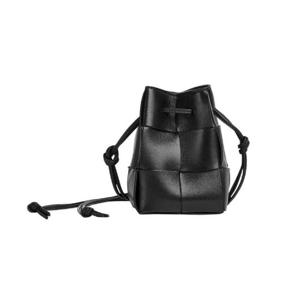 보테가 베네타 미니 레더 카세트 버킷백 블랙 680217VCQC48425