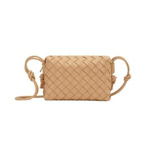 보테가 베네타 미니 레더 루프백 아몬드 680254V1G112700