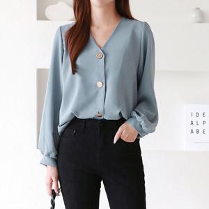 [올리비에스클로젯] 브이넥 버튼 블라우스_O2509BL073C