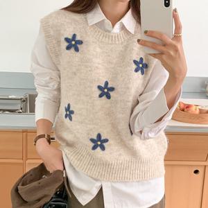 [올리비에스클로젯] 플라워 라운드 울 니트 베스트_O2509KV028C