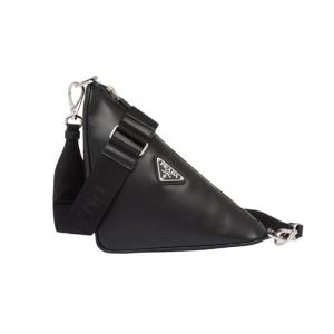 프라다 트라이앵글 레더 백 블랙 2VH155-ASK-F0002