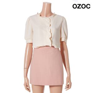 [오조크] 프릴 포인트 버튼 셔링 블라우스 (K75-81417)