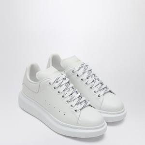 알렉산더맥퀸 화이트 오버사이즈 스니커즈 553770WIAIG 9007