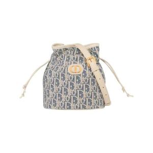 디올 30 몽테인 드로우스트링 미니 버킷백 디올 오블리크 라피아 이펙트 샴브레이 스무스 카프스킨 블루 라이트 비스킷 S2374UDFD-M925