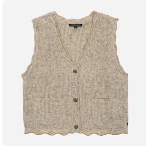 [써스데이아일랜드](T258MVT261W) 플라워 자수 브이넥 니트 베스트