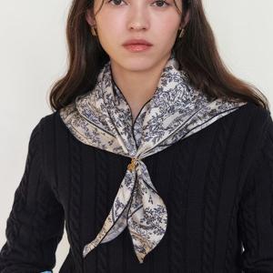 [헤지스ACC] 네이비 삼각링 러플 실크 스카프(링포함) HISC5E331N2