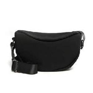 반달모양 미니 크로스백 지퍼형 오픈 블랙 웨이스트백