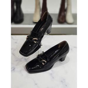 한슈 세이브존03 스퀘어 체인 에나멜 미들 로퍼힐 6cm HS572823vo