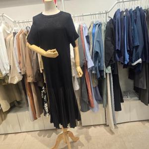 오프리미츠 HC26 가격인하65% 력셔리 밑단배색 니트 반팔 롱 원피스 B23op2501