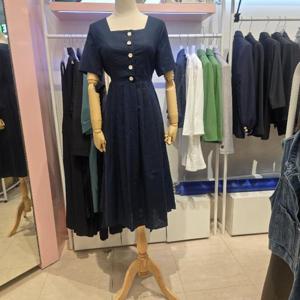 오프리미츠 HC26 70%가격인하  스퀘어단추 플리츠 에이라인 심플라인 원피스 B23op2706