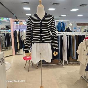 오프리미츠 HC26 70%인하  스트라이프 브이넥 도톰  크롭 간절기 니트가디건 남구홈플러스 B23kc2801