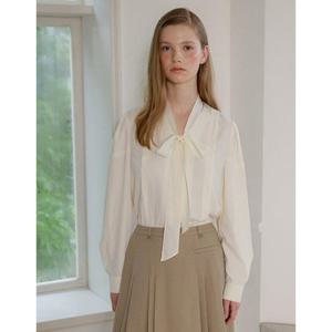 올리브데올리브 (OW4AB820) 타이포인트 브이넥블라우스 OLIVE  DES  OLIVE