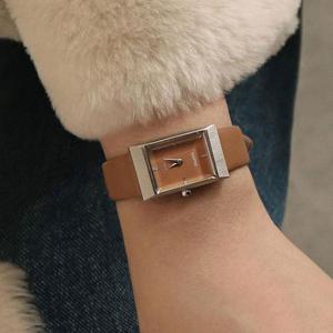 여자 연예인시계 20대여자시계 브랜드 바우스 럼튼 그리드 탠 실버