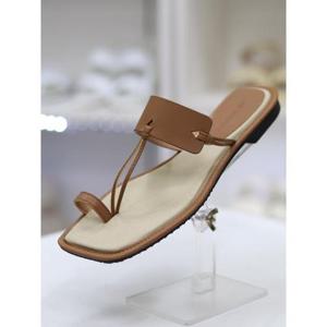 바이로쏘 세이브존03 소가죽 클립 토 스트랩 1.5cm 뮬 샌들 BY)23S10551BD3W