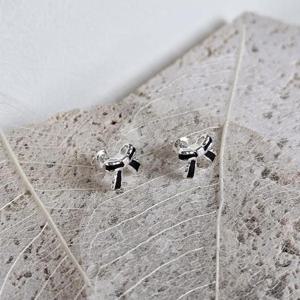 [이쁜] 블랙 리본 귀걸이