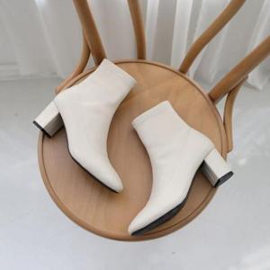 여성 가죽 앵클 부츠 미들굽 삭스 힐 (2color)