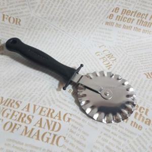 아트박스/와인앤쿡 블랙포인트 피자반죽롤러커터 1개