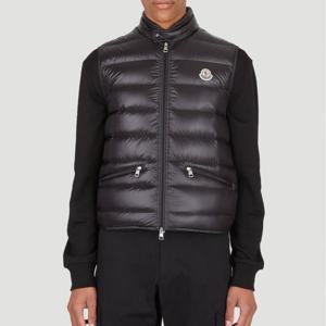 25 FW 몽클레어 구이 Gui 버튼넥 퀼트 다운 베스트 자켓 블랙 1A10700 53029 999