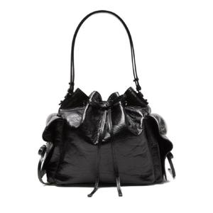 아크네 드로스트링 러플 레더 숄더 백 A10457