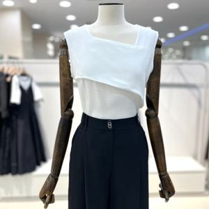 [베스띠벨리]사선 절개 슬리브리스 블라우스 BKKBF2842