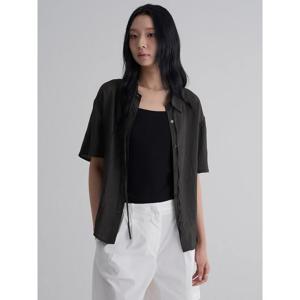 (115865BY35) [에잇세컨즈] 글로시 반소매 셔츠  블랙