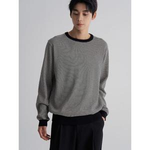 (425851LY25) [에잇세컨즈] 강연 스트라이프 라운드 니트  블랙