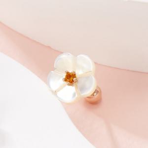 [비앤비골드] 14K 샹페인 플라워 아네모네 자개 피어싱 한쪽 PNE42207