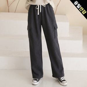 [올리비에스클로젯] 밑단 스트링 카고 골덴 융털안감 와이드 팬츠_O2511PT104D