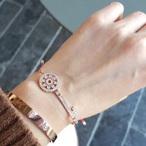 [바이진주리본] 열쇠레드끈 매듭 패션 팔찌