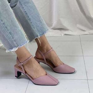 [블루피오레] 튤립 앵클스트랩 미들힐 슈즈 BFS1022