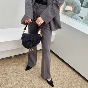 [블루피오레] 클래식 라인 슬링백 BFS1081