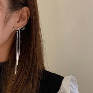 헬민 리본 롱 드롭 귀걸이 925실버