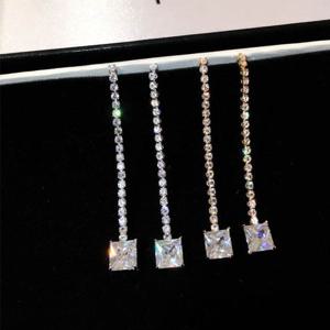 도금귀걸이 롱 스퀘어 다이아 귀걸이 화이트 OC