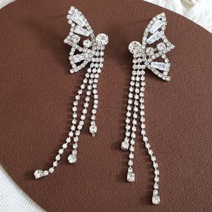 CE1605 샤인 올크리스탈 나비 롱귀걸이