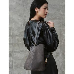 [헤지스/쇼핑백동봉]엣지백 시그니처 H 그레이 스웨이드 숄더M HIBA5F347G2