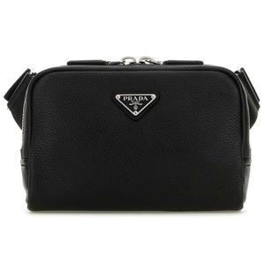 25 FW 프라다 블랙 트라이앵글 플라크 로고 지퍼 메신저백 2VH184VOOO2BBE