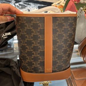 셀린느 트리옹프 캔버스 스몰 버킷 숄더백 191442CAS 04LU