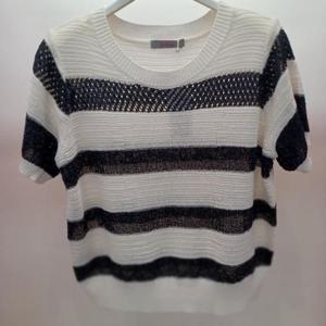 Latium HC06 뜨개 느낌 단가라 스트라이프 시원한 펀칭 라운드 반팔 니트티 T2523sw33B