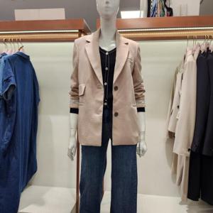 수스 HC04 일자핏 테잎 장식 투버튼 자켓 S243BJK902