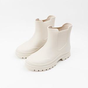 [신난다슈]여성 레인 부츠 방수 첼시 워커 장화 숏 앵클 부츠 발편한 MRO25248 아이보리