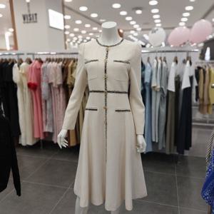 [아니베에프]A53WOP300 라운드넥 버튼포인트 플레어원피스