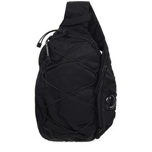 씨피컴퍼니 25FW 블랙 B 렌즈 크로스 슬링백 RCCMAC735A 005269G 999