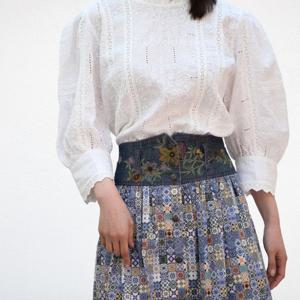 [비꼴리끄(여성)]자수 원단 칠부 블라우스 B252WB3120