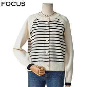 [포커스]데님 배색 꽃 니트_FW3J7KT0161