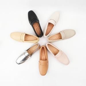 [신난다슈]여성 로퍼 단화 1cm 여자 플랫 구두 슬립온 빅사이즈 발편한 낮은굽 RM24881