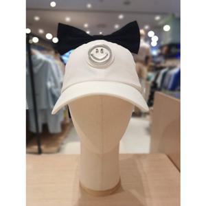 [파리게이츠] 25FW가을 여성 스마일 리본장식 포인트 볼캡 (521E3CP003)