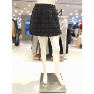 [파리게이츠] 25FW겨울 여성 사각 퀼팅 A라인 패딩 스커트 (521E4PC401BK)