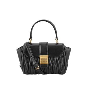 24FW 미우미우 5BP083 N88 F0002 금장 마테라쎄 나파 가죽 미니 숄더백 블랙