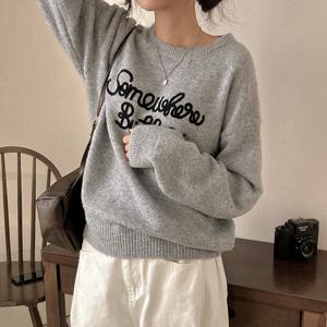 [올리비에스클로젯] 썸웨어 레터링 라운드 니트_O2511KN059D