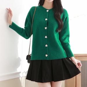 [올리비에스클로젯] 뽀송 하트단추 라운드넥 가디건_O2511CD602D